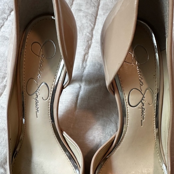 Jessica Simpson Elegant Beige Patent Leather Heels 7M - Picture 3 of 4